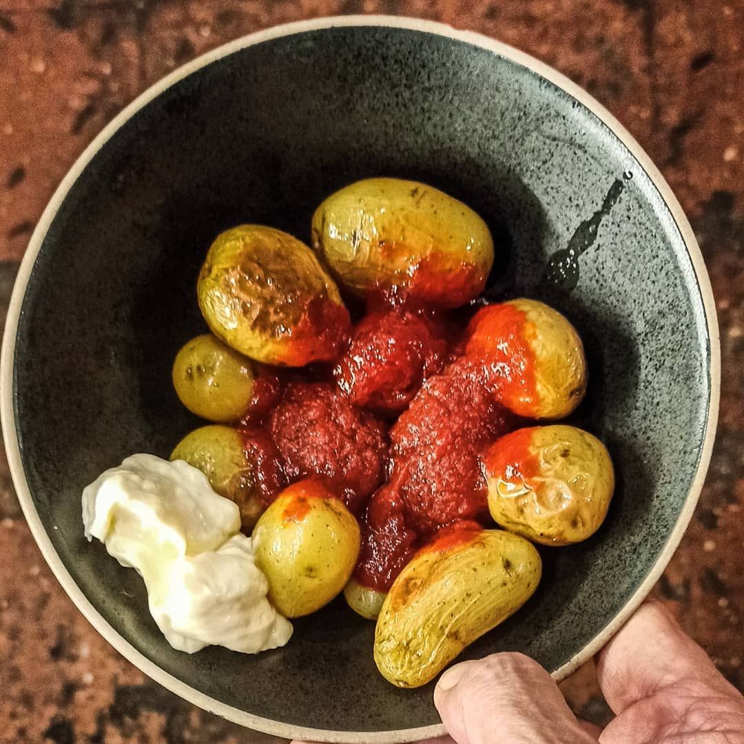 Patates braves al caliu, salsa brava i all i oli en 