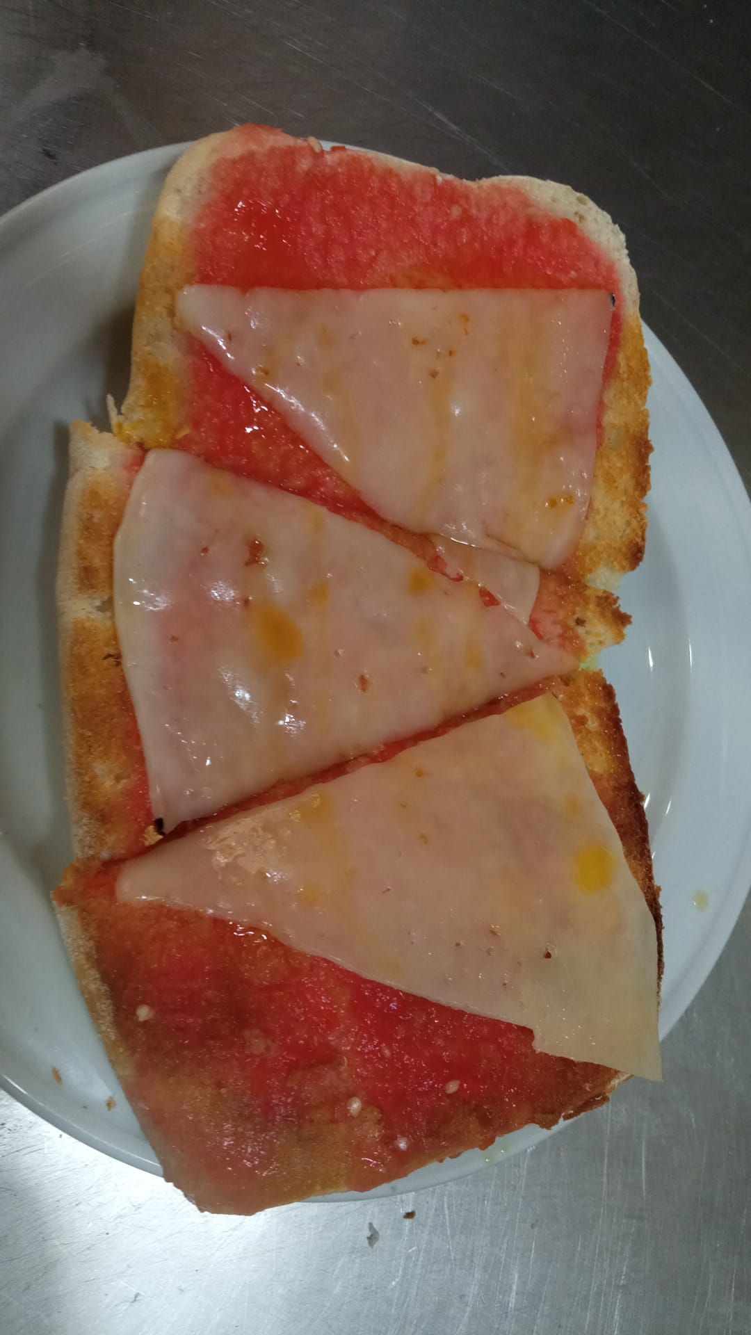 Tomate con queso curado en 