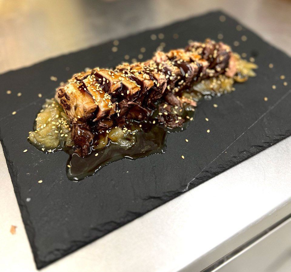 Tataki de atún con salsa teriyaki en 