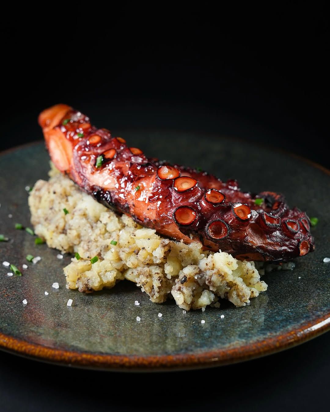 Pata de pulpo a la brasa con patata en 