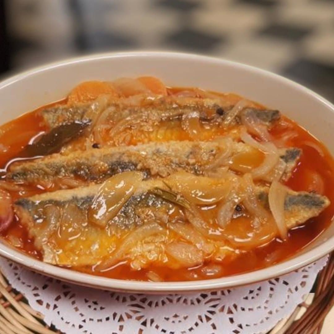 Caballa en escabeche con laurel y tomillo en 
