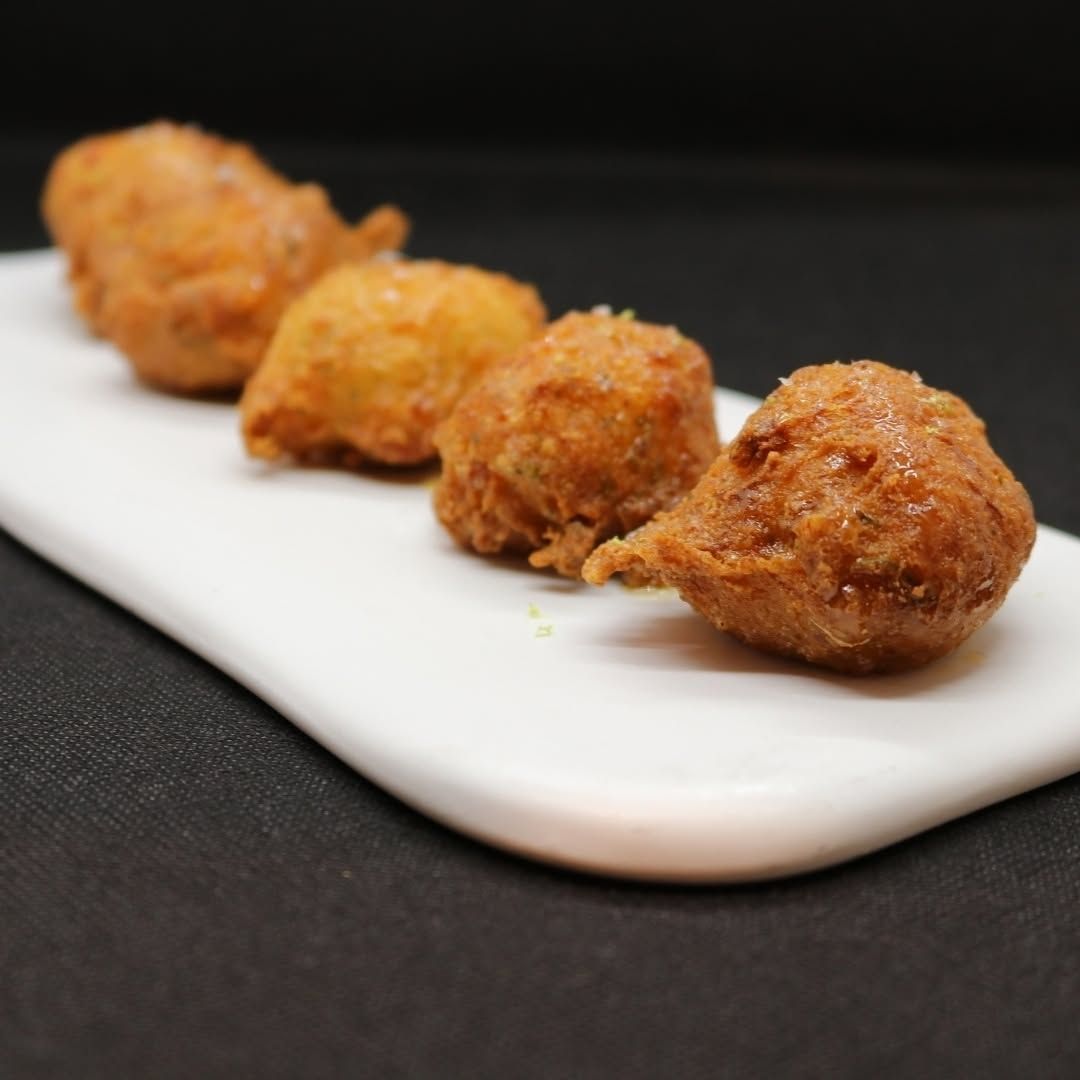 Buñuelos de bacalao con miel y lima (6u) en 