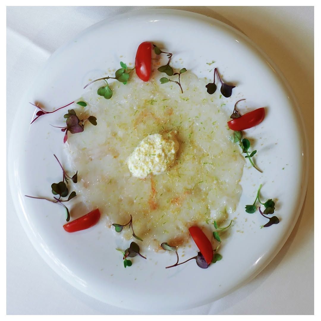 Cigala cruda con stracciatella de bufala y botarga en 