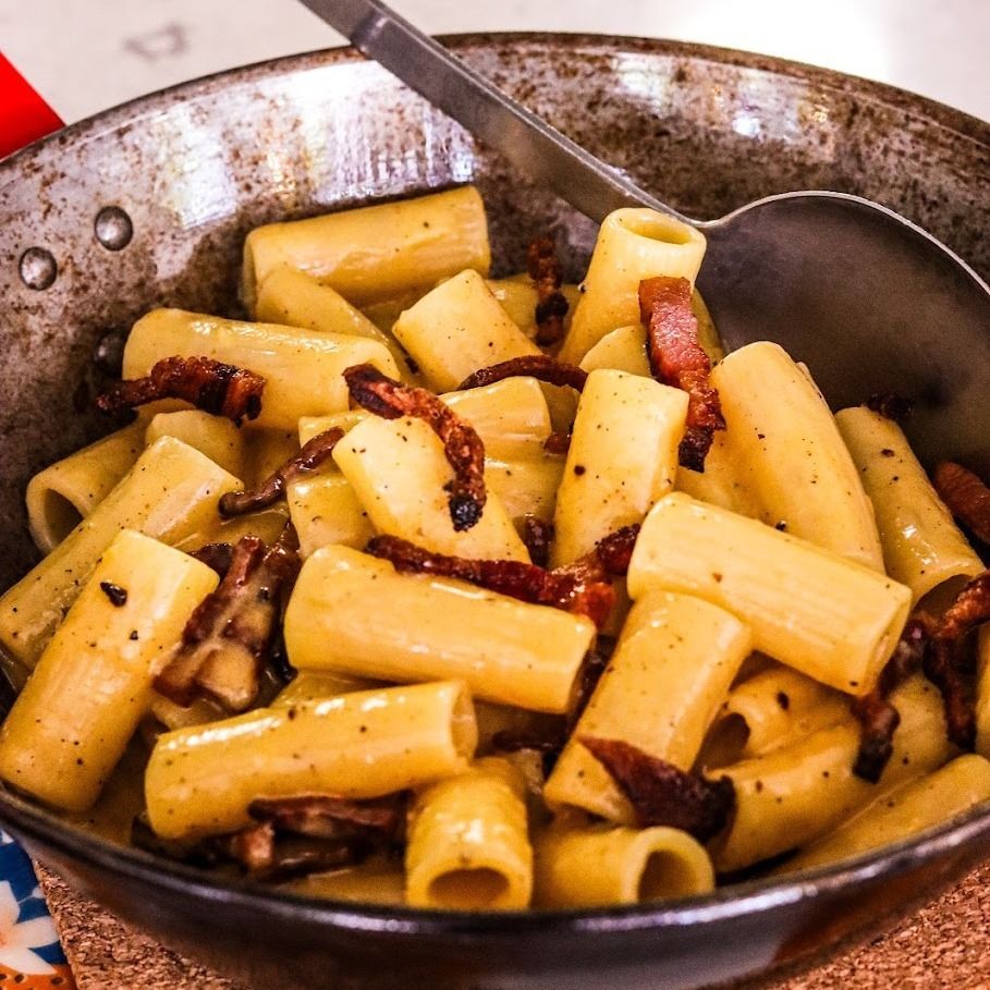 rigatoni alla Carbonara con guanciale romano DOP y queso pecorino en 