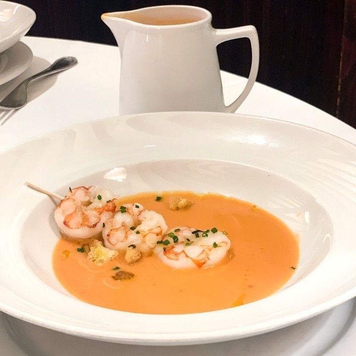 Gazpacho suave de tomates de primavera con langostinos en 