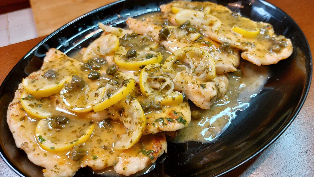 Picatta de pollo con citricos y alcaparra en Barcelona