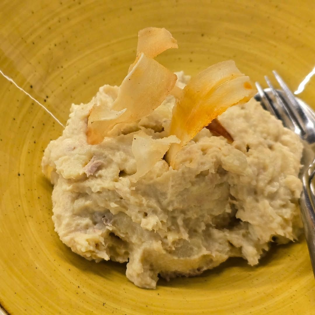Ensalada russa amb xips de iuca en 
