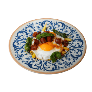 Huevos Rotos con Choricitos en 