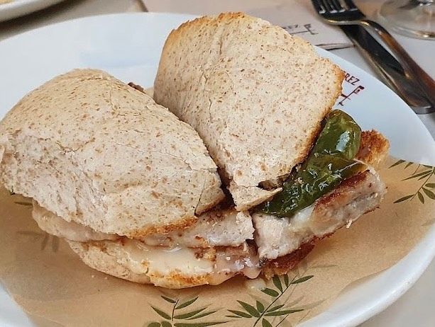 MONTADO DE LOMO IBÉRICO CON TORTA DEL CASAR Y PIMIENTOS en Badajoz