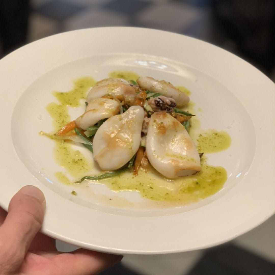 Calamarcitos de playa a la plancha con aceite de pistacho en 
