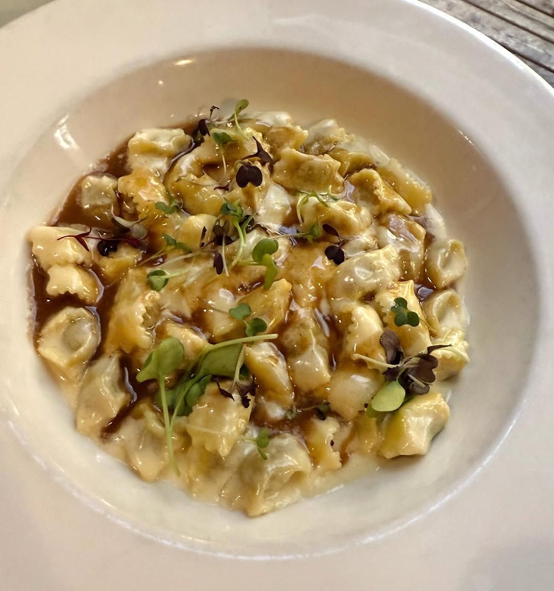 RAVIOLI AL PLIN DE TRUFA CON SALSA DE LANGOSTINO Y PORCINI en 