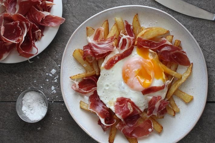 Huevos rotos con jamon iberico en 