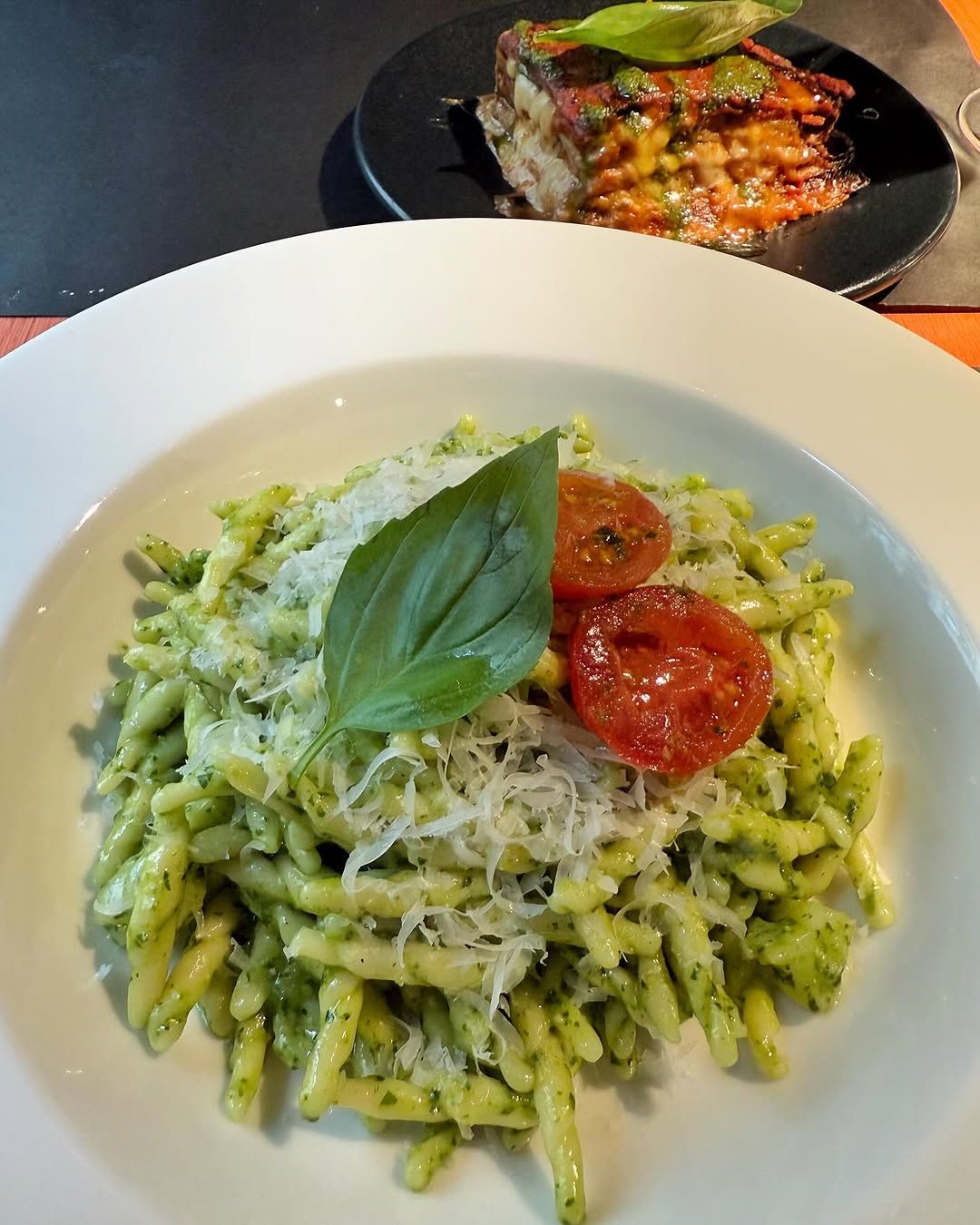 TROFIE CON PESTO Y GAMBAS en 