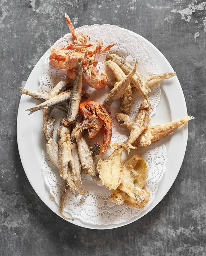 Fritura de pescadito con gambitas y cigalas en 