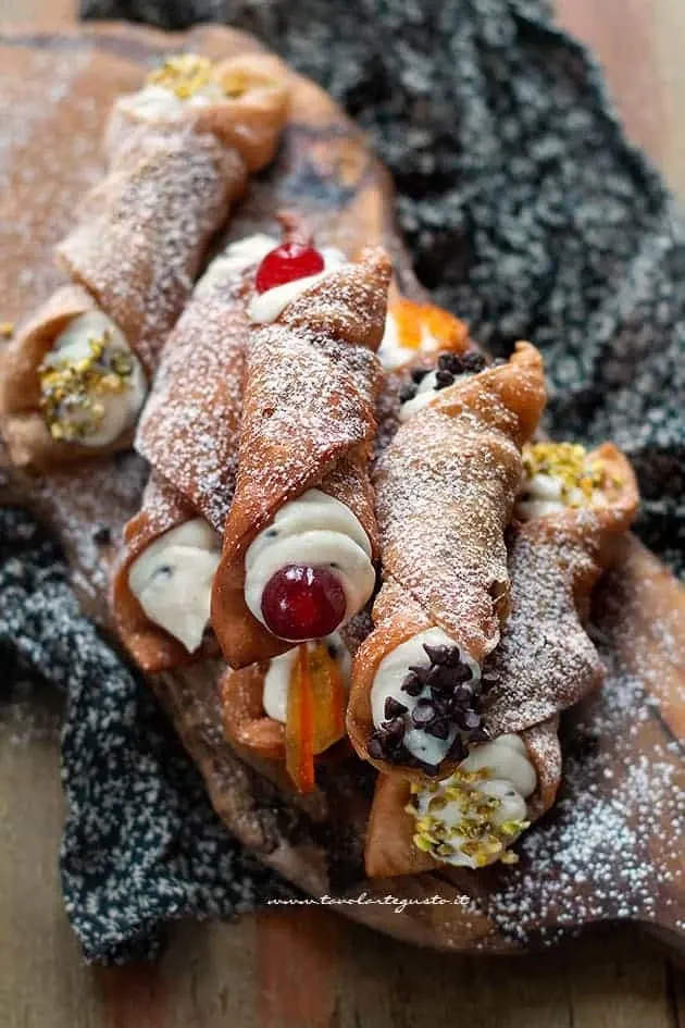 Mini Cannoli siciliano de ricotta y crema de pistacho - 4ud (L, G, FRU) en Barcelona