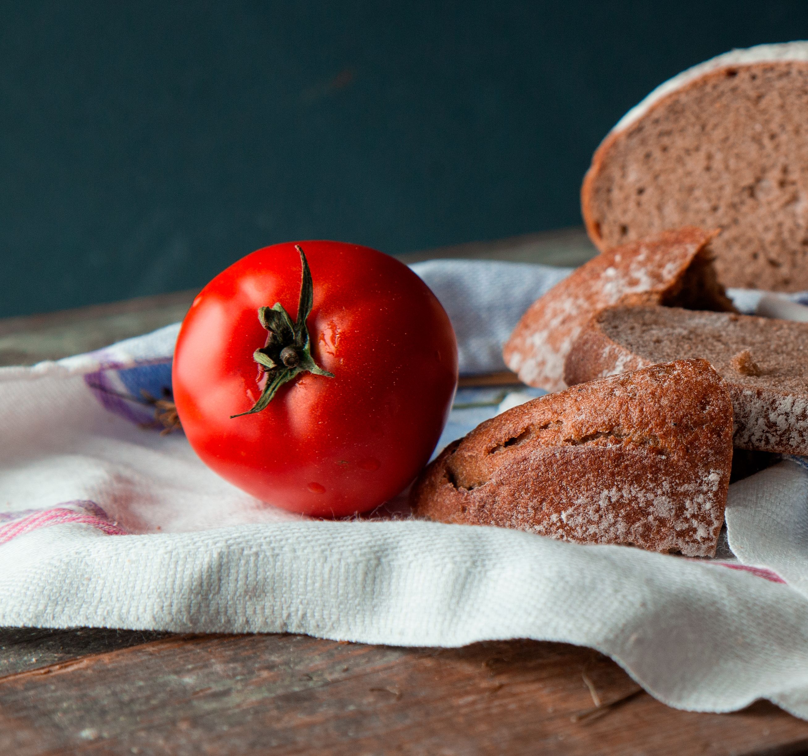 bread with tomato en 